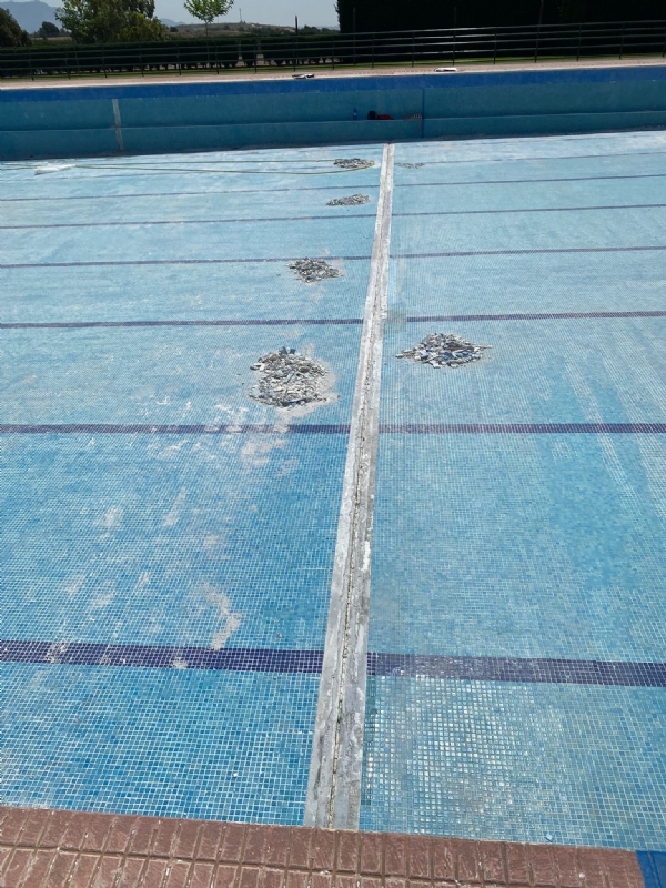 Se reparan las instalaciones de las piscinas del Polideportivo "6 de Diciembre" y del Complejo Deportivo "Valle del Guadalentín