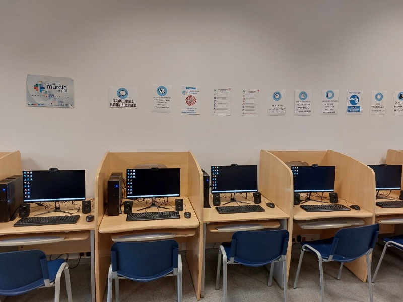 Renuevan el Aula de Informática del Centro de Desarrollo Local con 17 ordenadores completos y equipos multimedia de imagen y sonido