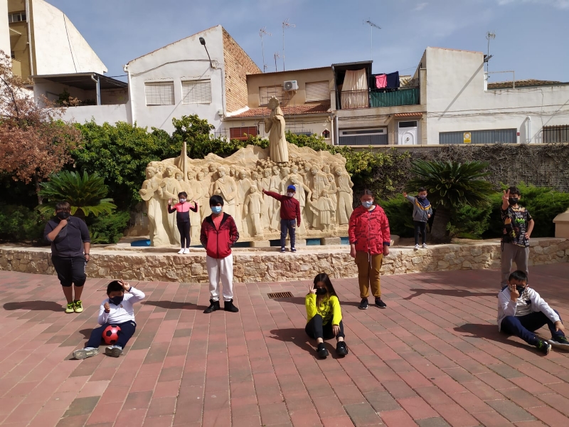 Un centenar de niños y niñas participan estos días en las Escuelas de Semana Santa impulsadas por el Ayuntamiento y llevadas a cabo por el Colectivo El Candil