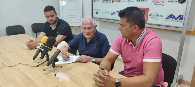 Presentan al nuevo entrenador de Tercera División del Club de Fútbol Sala Capuchinos, Joaquín Medina Fernández