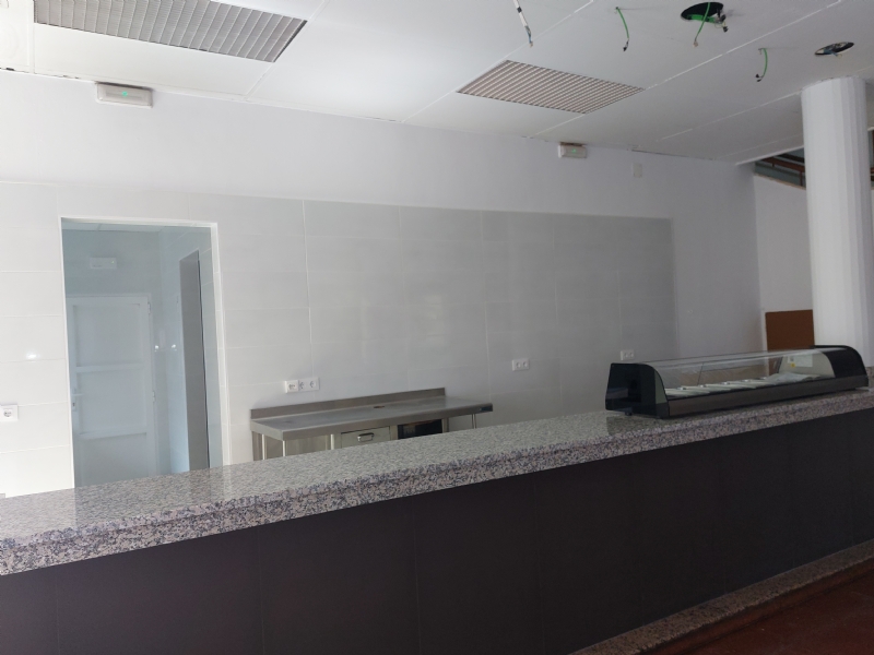 Finalizan las obras de acondicionamiento del bar del Centro Municipal de Personas Mayores de la plaza Balsa Vieja