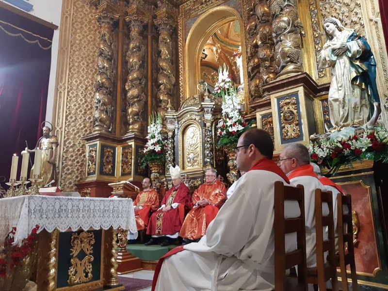El obispo de la diócesis de Cartagena preside la solemne misa en la festividad de la patrona de Totana, Santa Eulalia de Mérida; en la jornada festival local