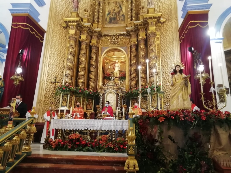 Autoridades municipales asisten a la celebración de la santa misa con motivo de la festividad de la Patrona de Totana, Santa Eulalia de Mérida