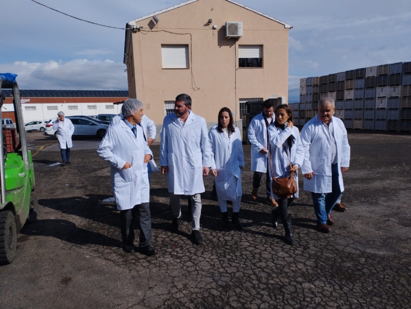 El consejero de Agua, Agricultura y Medio Ambiente, Antonio Luengo, visita la cooperativa totanera de secado de pimentón “Francisco Palao”