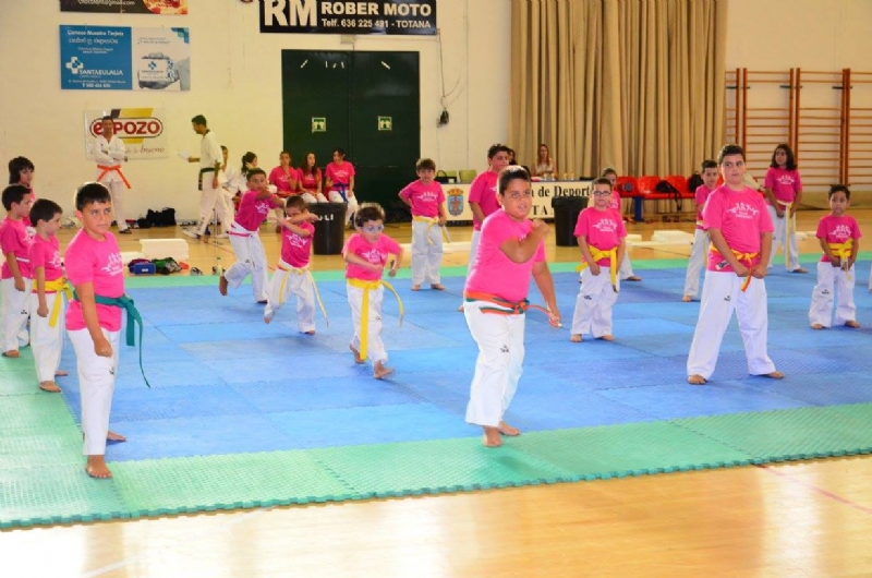 Suscriben sendos convenios de colaboración con el Club Tenis de Mesa y el Club Taekwondo San Fulgencio de Totana para el uso de instalaciones municipales