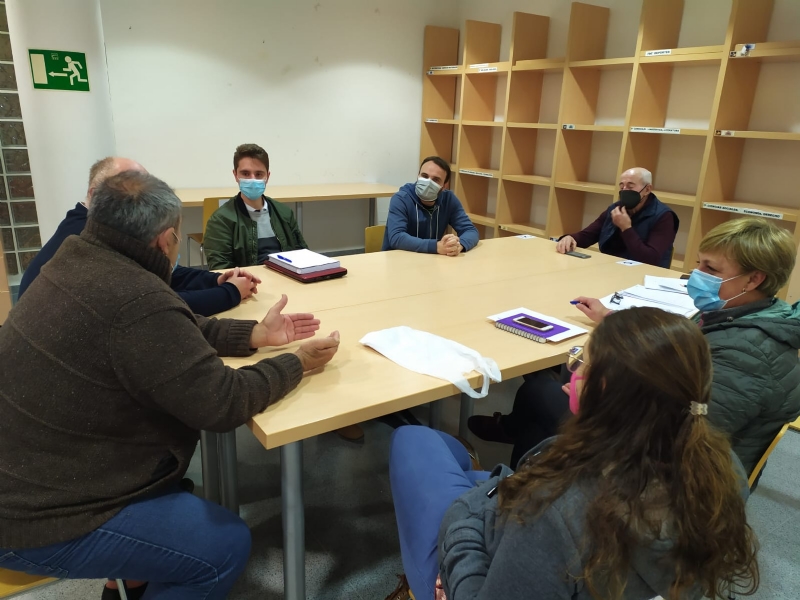 La Junta Vecinal de El Paretón-Cantareros traslada sus peticiones al equipo de Gobierno en una reunión en la que se concretaron diversas actuaciones