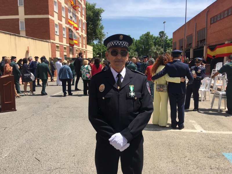 El agente de la Policía Local de Totana, Ángel Espinosa, condecorado por el Ministerio del Interior con la Cruz de Mérito con distintivo blanco