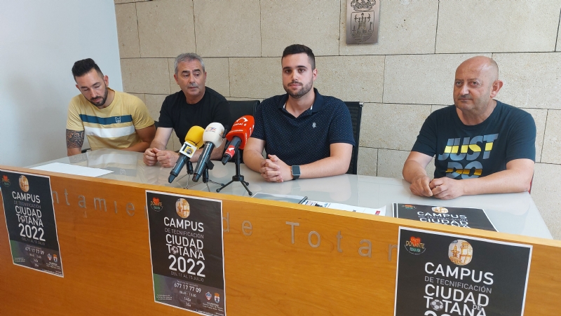 El Club Fútbol Base Totana organiza el Campus de Tecnificación "Ciudad de Totana", del 11 al 15 de julio en la Ciudad Deportiva "Valverde Reina"