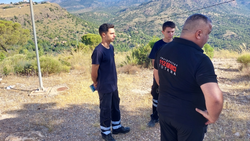 Sendas patrullas con dos voluntarios de Protección Civil realizarán todo este verano labores de vigilancia móvil en el territorio de Sierra Espuña en el municipio de Totana