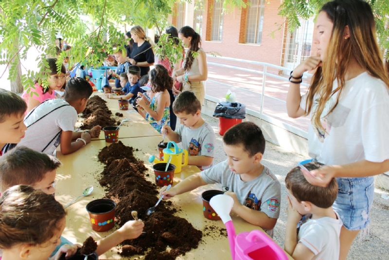 Vídeo. Unos cuarenta niños y niñas participan en la Escuela Imperdible en Vacaciones que se celebra este verano, en distintos turnos, en el Centro Social Tirol Camilleri