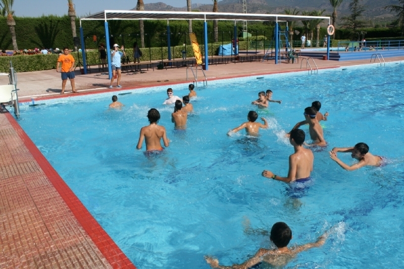 Se inicia el expediente para la contratación de la Escuela de Verano, que tendrá lugar en las piscinas de los polideportivos "6 de diciembre" y "Valle del Guadalentín"