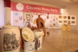 Escolares de Educación Infantil del CC Reina Sofía entregan a la Oficina de Turismo 150 regalos de promoción del municipio que simulan orzas en barro dentro del proyecto pedagógico "Embárrate" - Foto 1