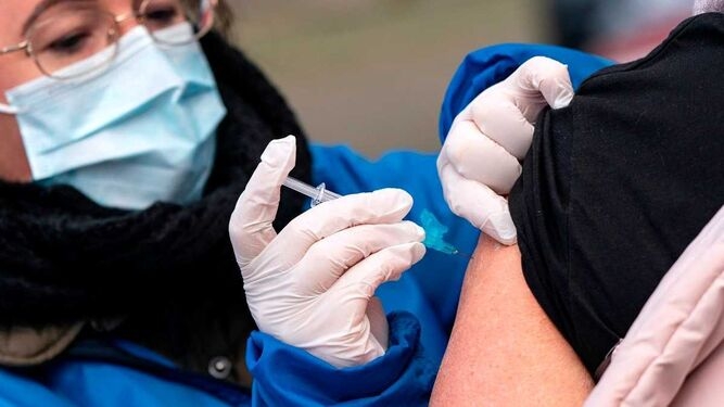 La vacunacin por el COVID-19 comienza en el municipio de Totana este lunes, comenzando entre usuarios  y profesionales de la residencia La Pursima