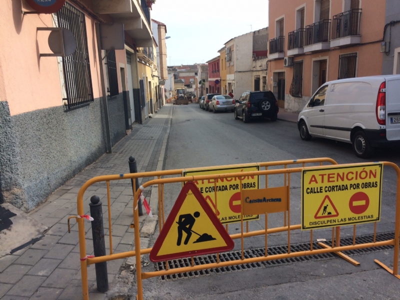 Comienzan las obras de renovacin de la red de abastecimiento y saneamiento en un tramo importante de la Caada Zamora, en su interseccin con la calle Santiago