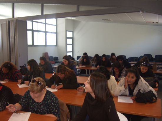 MÁS DE UNA TREINTENA DE PERSONAS SE PRESENTAN A LA PRUEBA DE SELECCIÓN DEL CURSO "AUXILIAR DE CENTROS DE ESTÉTICA Y BELLEZA" QUE PONDRÁ EN MARCHA EN EL CENTRO DE DESARROLLO LOCAL