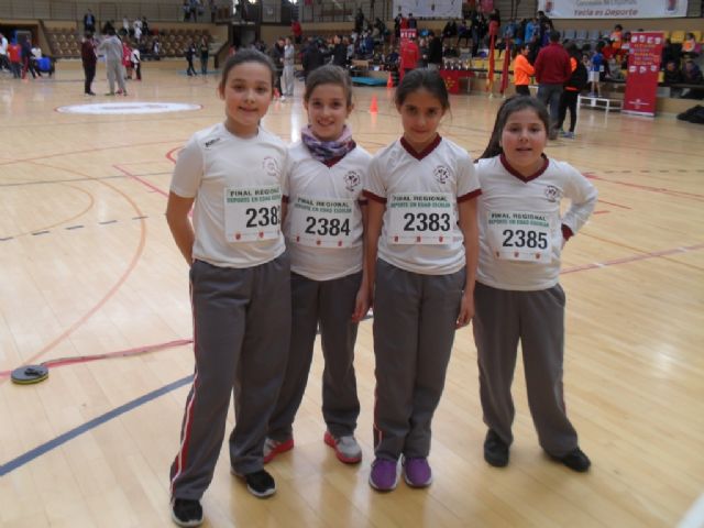 Los colegios Reina Sofa y La Cruz participaron en la Final Regional de Jugando al Atletismo de Deporte Escolar, celebrada en Yecla