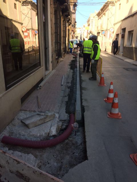 La Concejala de Infraestructuras y Servicios a la Ciudad acomete obras de acondicionamiento y mejora en las aceras en un tramo urbano de la avenida Santa Eulalia