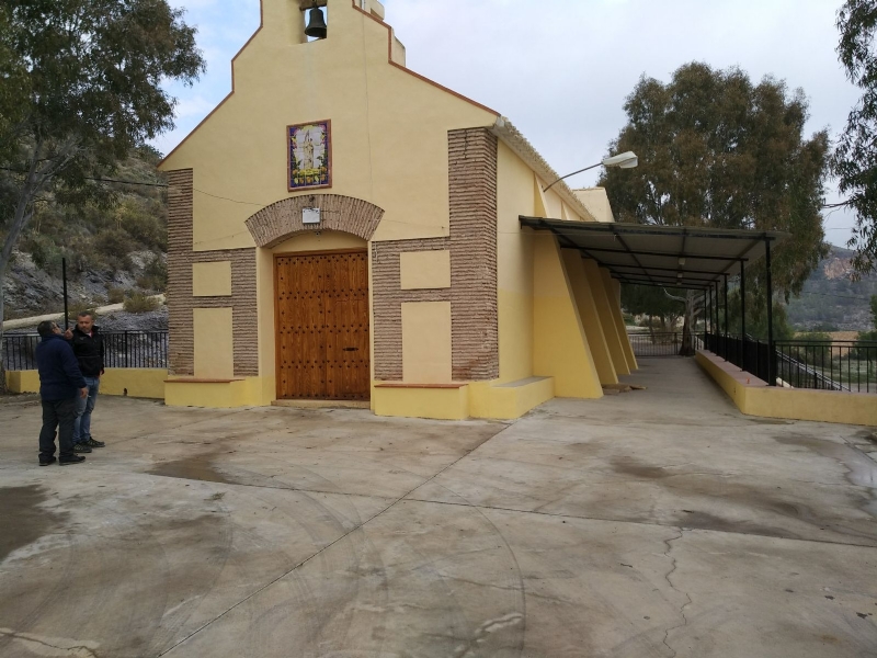 La Concejala de Obras y Servicios ejecuta obras de mejora en el Local Social de La Huerta mediante el enlosado del patio y el arreglo de la techumbre, as como trabajos de pintura