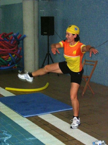 UN TOTAL DE VEINTE PERSONAS PARTICIPA EN LA ACTIVIDAD ACUTICA FORMATIVA SOBRE TALLER DE AQUAGYM, QUE SE CELEBR EN LA PISCINA MUNICIPAL CUBIERTA