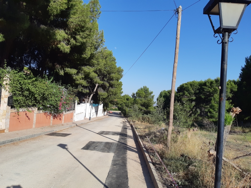 Finalizan las obras de renovacin urgente de la tubera principal de agua potable en la calle Badajoz, en la urbanizacin 