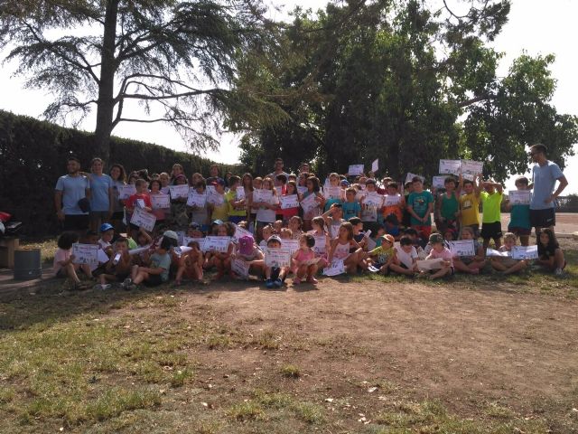 Clausuran la segunda quincena de la Escuela de Verano en el Polideportivo Municipal "6 de Diciembre" y en El Paretón, con la participación total de 135 niños y niñas