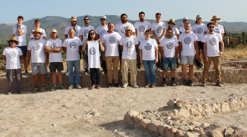 Vídeo. Un total de 18 voluntarios participan en el VI Campo Arqueológico del Yacimiento de Las Cabezuelas, organizado por la Asociación para la Promoción Social y Turística "Kalathos"