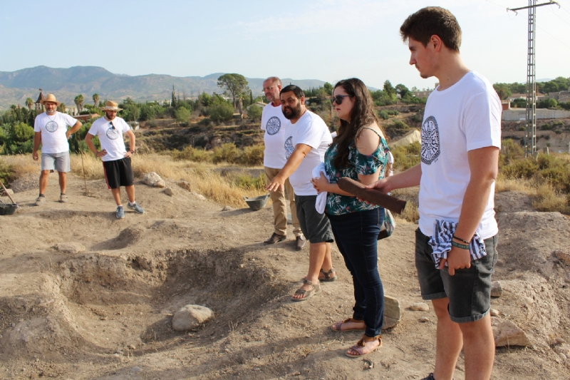 Vdeo. Un total de 18 voluntarios participan en el VI Campo Arqueolgico del Yacimiento de Las Cabezuelas, organizado por la Asociacin para la Promocin Social y Turstica Kalathos