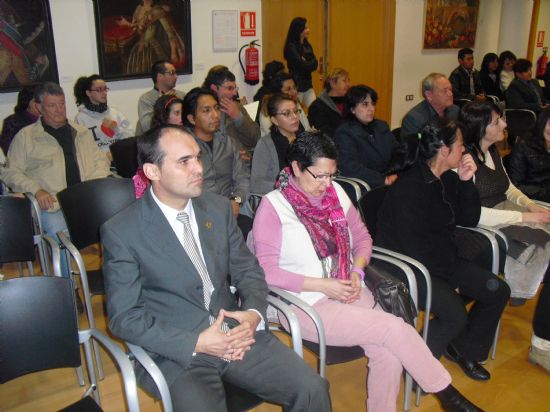 UN TOTAL DE 703 PERSONAS HA PARTICIPADO EN LAS ACCIONES FORMATIVAS ORGANIZADAS POR EL ÁREA DE PARTICIPACION CIUDADANA E INTERCULTURALIDAD DURANTE EL AÑO 2011