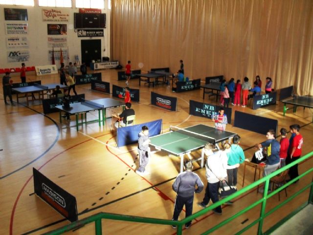 Un total de 57 escolares participaron en la Fase Local de Tenis de Mesa de Deporte Escolar, organizada por la Concejalía de Deportes, en el Pabellón de Deportes "Manolo Ibáñez"