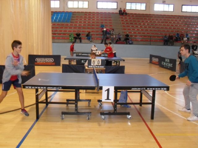 Un total de 57 escolares participaron en la Fase Local de Tenis de Mesa de Deporte Escolar, organizada por la Concejalía de Deportes, en el Pabellón de Deportes "Manolo Ibáñez"