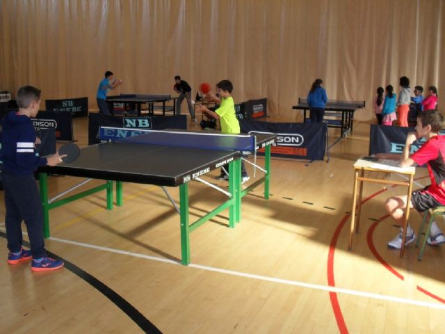 Un total de 57 escolares participaron en la Fase Local de Tenis de Mesa de Deporte Escolar, organizada por la Concejalía de Deportes, en el Pabellón de Deportes "Manolo Ibáñez"