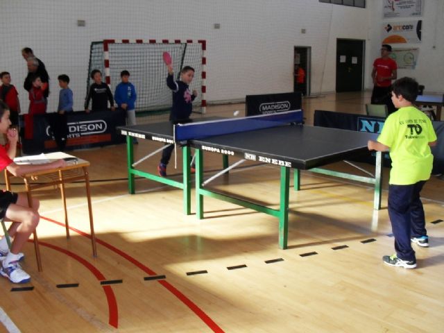 Un total de 57 escolares participaron en la Fase Local de Tenis de Mesa de Deporte Escolar, organizada por la Concejalía de Deportes, en el Pabellón de Deportes "Manolo Ibáñez"