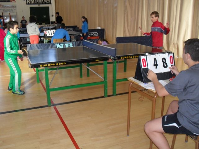 Un total de 57 escolares participaron en la Fase Local de Tenis de Mesa de Deporte Escolar, organizada por la Concejalía de Deportes, en el Pabellón de Deportes "Manolo Ibáñez"