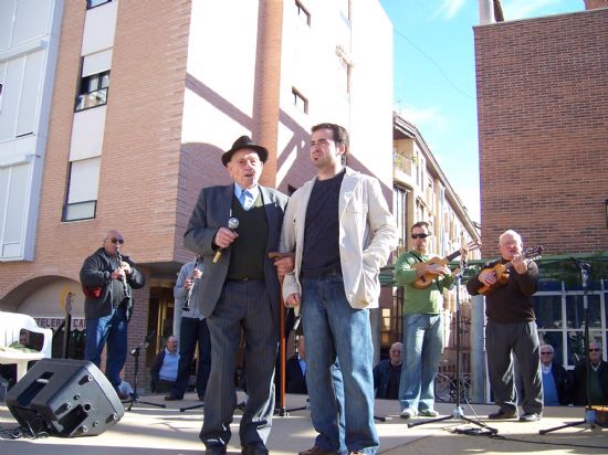 GRAN XITO DE LA MUESTRA DE CUADRILLAS POPULARES DE TOTANA, QUE CONT CON LA MSICA Y EL BAILE DE LAS CUADRLLAS DE LA HOYA, ALEDO Y EL RAIGUERO EN LA PLAZA DE LA BALSA VIEJA DE LA LOCALIDAD