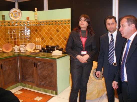 NUMEROSOS VISITANTES SE INTERESAN EN FITUR2007 POR LA OFERTA TURSTICA DEL MUNICIPIO DE TOTANA QUE SE PRESENTA EN UN EXPOSITOR PROPIO SOBRE LA ARTESANA LOCAL