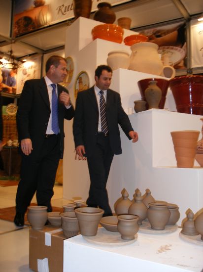 NUMEROSOS VISITANTES SE INTERESAN EN FITUR2007 POR LA OFERTA TURSTICA DEL MUNICIPIO DE TOTANA QUE SE PRESENTA EN UN EXPOSITOR PROPIO SOBRE LA ARTESANA LOCAL