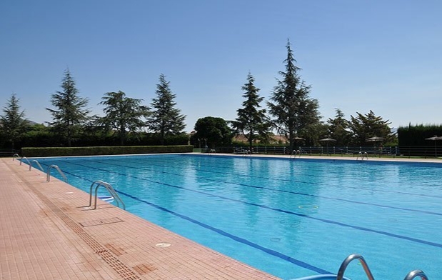 Se inicia la contratación de las obras de renovación de los equipos de depuración de las piscinas del Polideportivo Municipal "6 de Diciembre"