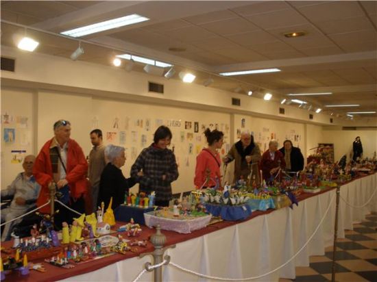 LOS USUARIOS Y PROFESIONALES DEL SERVICIO DE ESTANCIAS DIURNAS PARA ALZHEIMER (SEDA) REALIZAN UNA VISITA A LA EXPOSICIÓN "ASÍ VEN LOS NIÑOS LA SEMANA SANTA" ORGANIZADA POR EL CABILDO EN LA SALA MUNICIPAL DE EXPOSICIONES "GREGORIO CEBRIÁN"