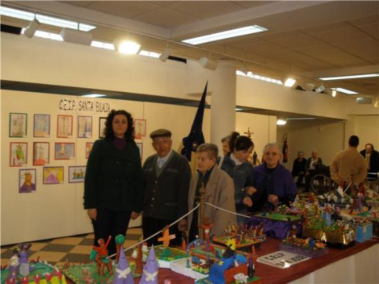 LOS USUARIOS Y PROFESIONALES DEL SERVICIO DE ESTANCIAS DIURNAS PARA ALZHEIMER (SEDA) REALIZAN UNA VISITA A LA EXPOSICIÓN "ASÍ VEN LOS NIÑOS LA SEMANA SANTA" ORGANIZADA POR EL CABILDO EN LA SALA MUNICIPAL DE EXPOSICIONES "GREGORIO CEBRIÁN"