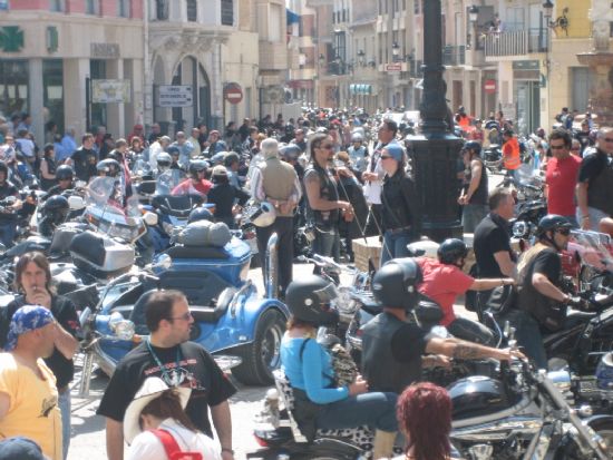 MS DE UN MILLAR MOTEROS QUE PARTICIPARON ESTE PASADO DOMINGO EN LA XIV CONCENTRACIN DE MOTOS CUSTOM DE ALHAMA VISITARON LA CIUDAD DE TOTANA