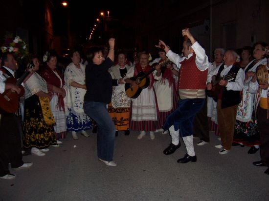AUTORIDADES MUNICIPALES Y EL CORO SANTA CECILIA  RECIBEN AL MES DE MAYO CON COPLAS Y ORACIONES VISITANDO LOS ALTARES y CRUCES UBICADOS POR TODO EL CASCO URBANO