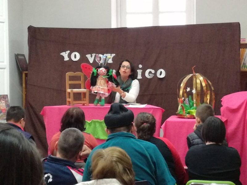 Numerosos colectivos escolares y vecinales participan en las actividades de la biblioteca Mateo Garca con motivo de la programacin del Da del Libro, celebrada durante todo el mes de abril