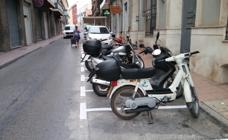 Servicios y Trfico habilitan ms plazas de estacionamiento para motocicletas y ciclomotores en la calle del Pilar, eliminando las existentes en la plaza de la Constitucin