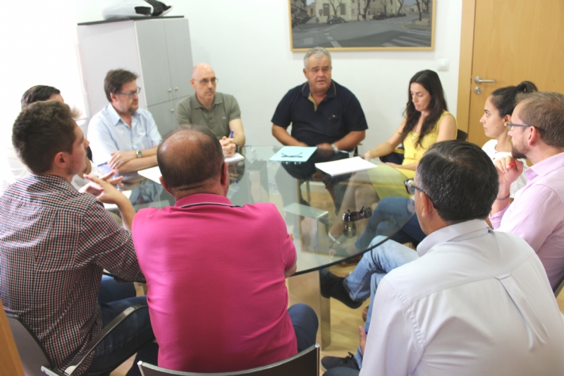 Miembros de la Corporacin municipal y tcnicos de la Concejala de Urbanismo se renen en la Mesa de Trabajo con el fin conocer el estado de tramitacin del documento del PGOM