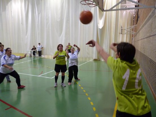 DIEZ USUARIOS DEL CENTRO OCUPACIONAL JOS MOY TRILLA REPRESENTARON AL MUNICIPIO DE TOTANA EN EL CAMPEONATO REGIONAL DE BALONCESTO DE JUEGOS ESPECIALES