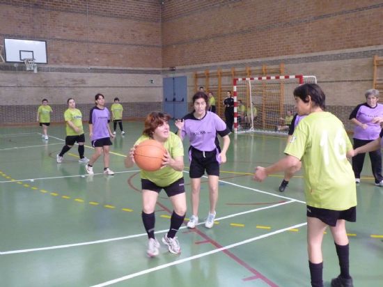 DIEZ USUARIOS DEL CENTRO OCUPACIONAL JOS MOY TRILLA REPRESENTARON AL MUNICIPIO DE TOTANA EN EL CAMPEONATO REGIONAL DE BALONCESTO DE JUEGOS ESPECIALES