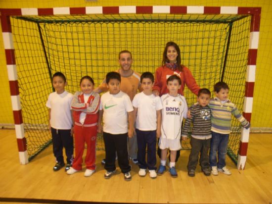 LA CONCEJALÍA DE DEPORTES ORGANIZA UNA JORNADA DE BALONCESTO PREBENJAMÍN, ENMARCADA EN LOS JUEGOS ESCOLARES DEL PROGRAMA DE DEPORTE ESCOLAR, CON LA PARTICIPACIÓN DE LOS CENTROS DE ENSEÑANZA DE PRIMARIA