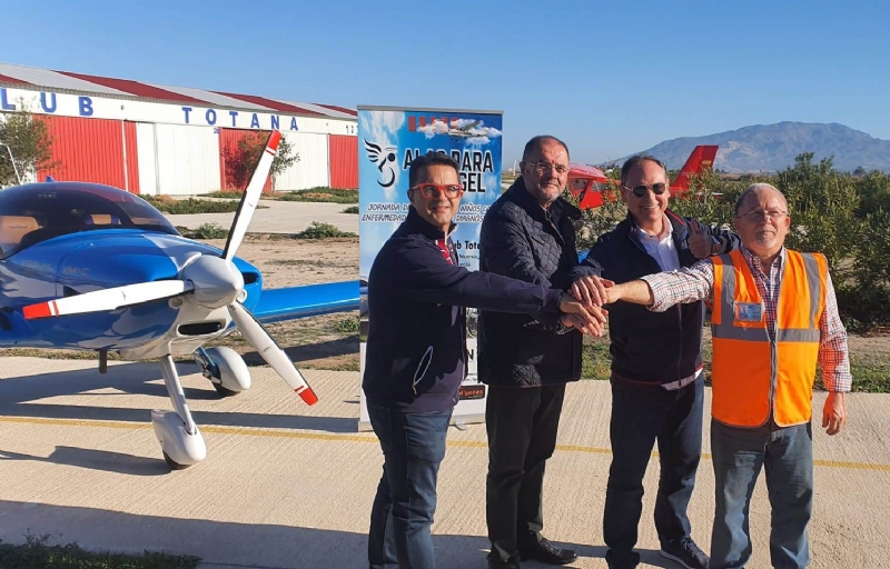 DGenes y AeroTotana presentan la iniciativa "Alas para un ángel", que permite ofrecer paseos en avión para niños con enfermedades raras, sin diagnóstico o discapacidad