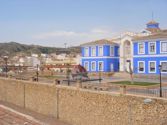 Prosiguen las obras de adecuación de la biblioteca municipal, la sala de estudio y el hall del edificio del Centro Sociocultural "La Cárcel"