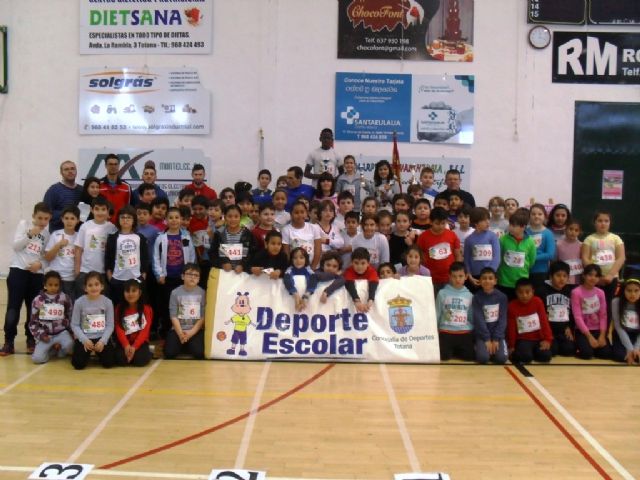La Concejalía de Deportes organizó la Fase Local de "Jugando al atletismo" de Deporte Escolar, que contó con la participación de 71 escolares de los diferentes centros de enseñanza 